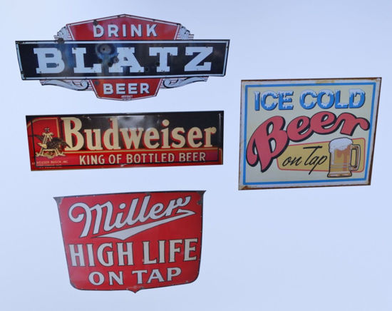 Picture of Vintage Metal Bar Sign Models Poser Format